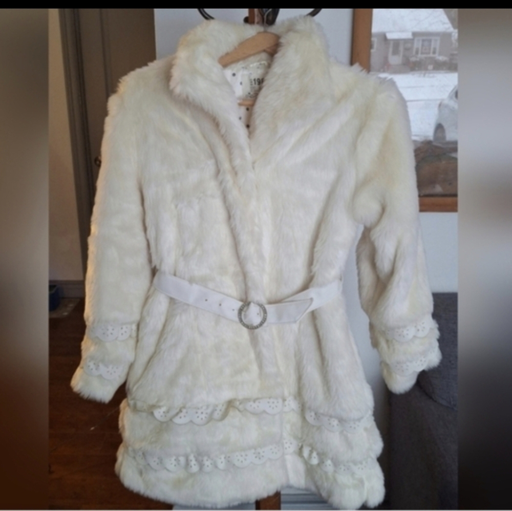 Sale 🤑 Girls Size 10 Childrens Place Faux Fur Coat/ Lined - Small Stain on Belt